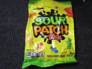 lot 132 image: 12 - 8 oz Sour Patch Kids ...