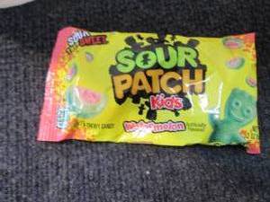 lot 138 image: 12 - 8 oz Sour Patch Kids Watermelo...