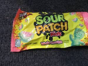 lot 142 image: 12 - 8 oz Sour Patch Kids Watermelo...