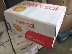 lot 173 image: Case of Unversal 20 lb 8.5x11 inch ...