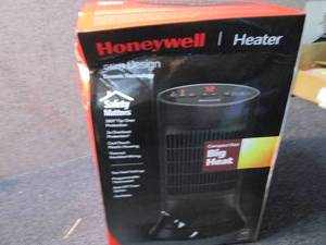 lot 195 image: Honeywell Slim Design Heater open b...