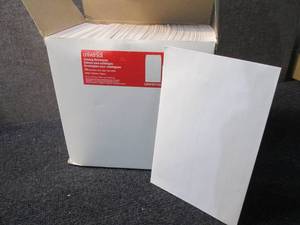 lot 197 image: Box of 500 Universal Catalog Envelo...