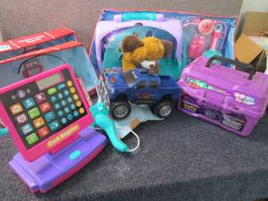 lot 210 image: Assorted Toys ZZ4...