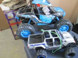 lot 211 image: Razor & Jeep (kid power only-no rem...