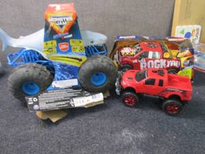 lot 216 image: 3 Trucks Z4...