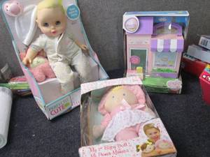 lot 224 image: 3 Dolls, Bakery Shop...
