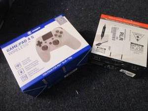 lot 252 image: Gaming Controller, Battle Buds...