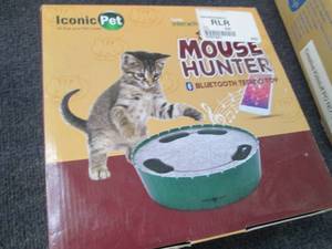 lot 261 image: Mouse Hunter Blue Tooth Techno Toy...