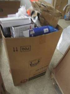 lot 68 image: box of bathroom misc...