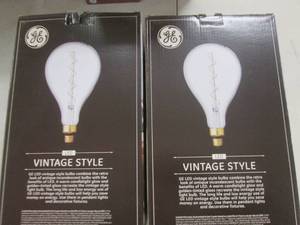lot 123 image: 2 GE vintage style LED bulbs ...