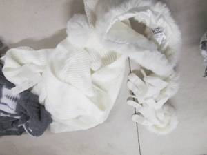 lot 175 image: 1 scarf gloves and a head band and ...