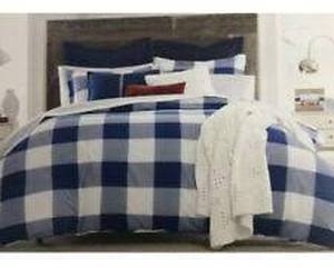 lot 62 image: Tommy Hilfiger Buffalo Plaid Blue and white Full  Queen Comforter Set Buffalo plaid - not used