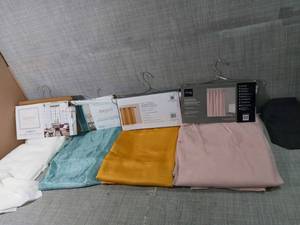 lot 9 image: Mixed lot of curtains - mixed conditions