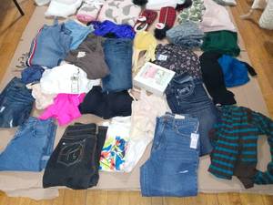 lot 49 image: Mixed lot of clothing - mixed conditons