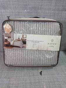 lot 81 image: Aspen Home brown White Holiday Florals Quilt - FullQueen Size (88 x 92) - not used