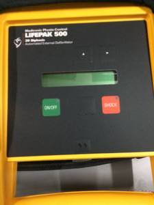 lot 90 image: Medtronic Physio-Controle Lifepak 500 Automated External Defibrillator - Needs Replacement Battery