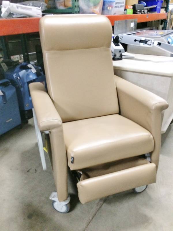 WOW MSRP $3000 Winco Carecliner Mobile Extra Wide Reclining Mobile Geri Chair With Heat &amp Massage - Excellent Working Condition Has Trays On Both Sides With Cup Holder Inserts
