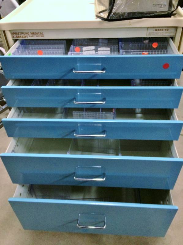 MSRP $1800 ARMSTRONG MEDICAL A-SMART CART 5 DRAWER LOCKING - NO KEY - BUILT TO LAST A LIFETIME GREAT CONDITION&nbsp