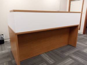 lot 1 image: 72 Beautiful Receptionist Front Cubical Office Desk