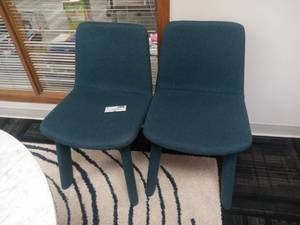lot 25 image: 2 18 x 18 31 Stylish Modern Teal Office Chairs