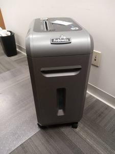 lot 30 image: Fellowes Powershred 99Ci 18-Sheet Capacity, 100% Jam Proof Cross-Cut Paper Shredder (WORKS)