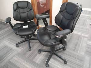 lot 41 image: 2 Black Leather Office Chairs