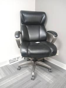 lot 23 image: 44 LazyBoy Leather Black Office Chair
