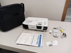 lot 75 image: Epson - EX5260 XGA Wireless 3LCD Projector comes with Bag and Hardware (Works Great)