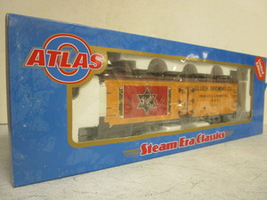lot 319 image: ATLAS STEAM ERA CLASSICS GLUEK BREWING REFRIGERATOR CAR - NEW