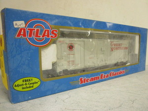 lot 323 image: ATLAS O STEAM ERA CLASSISC GREAT NORTHERN BOX CAR - NEW