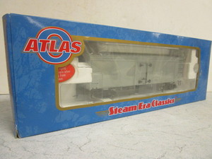 lot 325 image: ATLAS O STEAM ERA CLASSICS NDECORATED REFRIGERATOR CAR - NEW