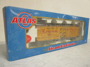 lot 329 image: ATLAS O STEAM ERA CLASSICS KARLSBRAU REEFER CAR - NEW