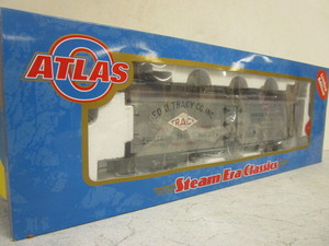 lot 335 image: ATLAS O STEAM ERA CLASSIC GEO. TRACY REEFER CAR - NEW