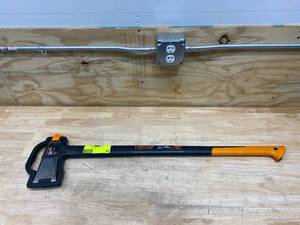 FISKARS X27 6.3 lbs. 36 in. Super Splitting Axe
