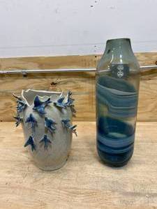 Lot of 2 Vases