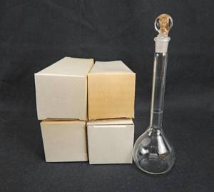 lot 295 image: Set of 4 Mercer Glass Works 50 ML Pyrex Glass Volumetric Flasks With Stoppers