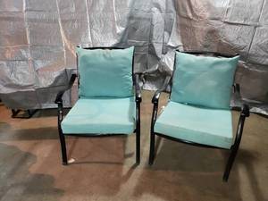 lot 3 image: Matching Outdoor Patio Chairs