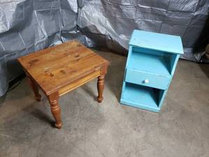 lot 8 image: End Table and Nightstand
