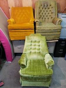 lot 9 image: 3 Vintage Chairs