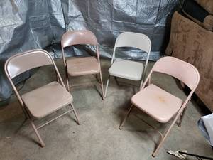 lot 12 image: 4 Folding Chairs