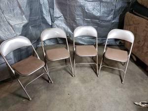 lot 13 image: 4 Samsonite Folding Chairs
