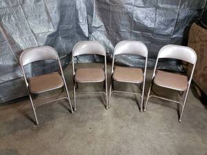 lot 14 image: 4 Samsonite Folding Chairs