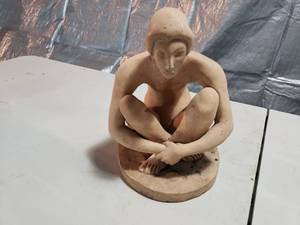 lot 26 image: Garden Statue Man Sitting
