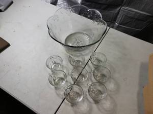 lot 31 image: Punch Bowl and 8 Glasses