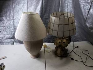 lot 35 image: 2 Table Lamps