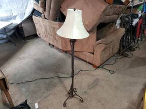 lot 43 image: Tall Lamp