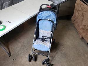 lot 46 image: Used Stroller