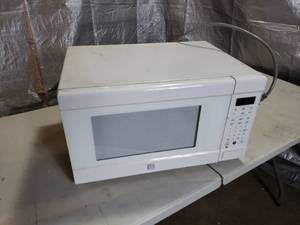 lot 76 image: Microwave