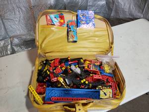 lot 52 image: Plastic Erector Set in Old Suitcase