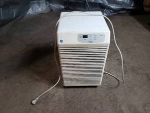 lot 61 image: 30 Pint GE Dehumidifier